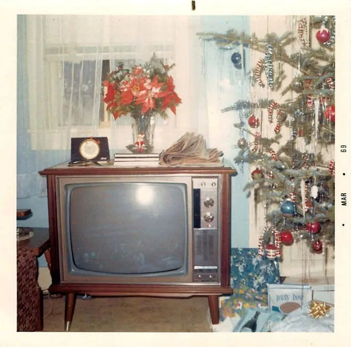 50 Photos Of Christmas Home Decor In The 1950s And 1960s Show How Much Things Have Changed