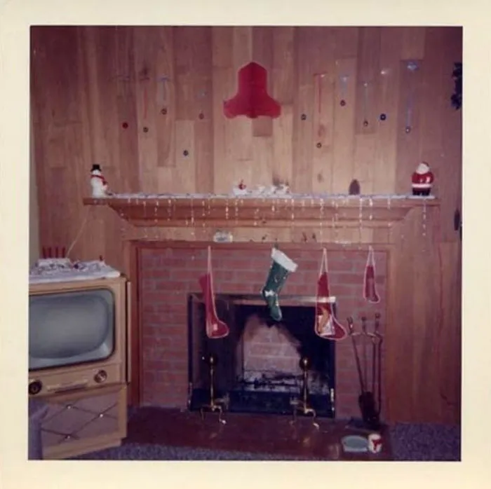 50 Photos Of Christmas Home Decor In The 1950s And 1960s Show How Much Things Have Changed
