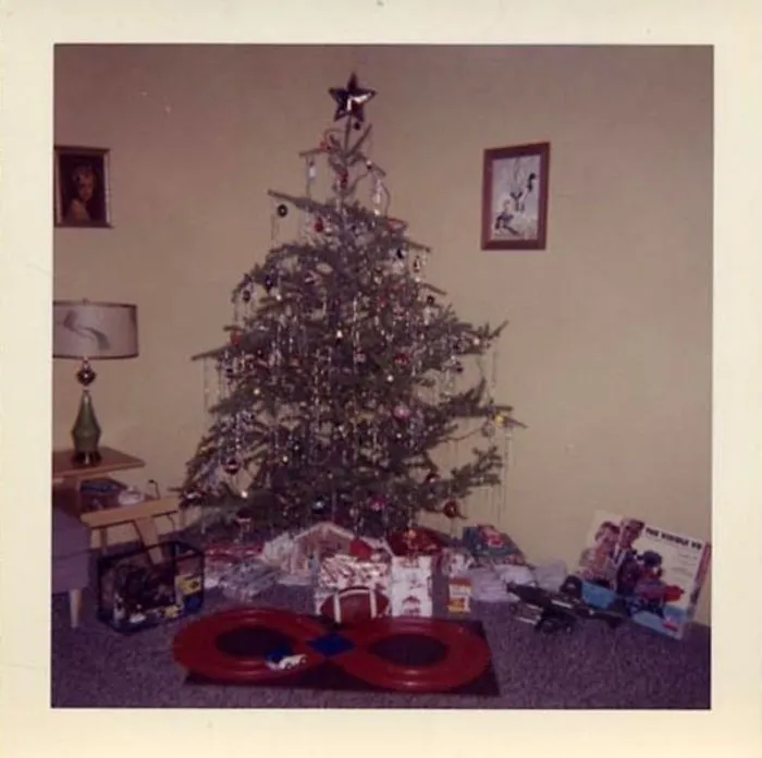 50 Photos Of Christmas Home Decor In The 1950s And 1960s Show How Much Things Have Changed