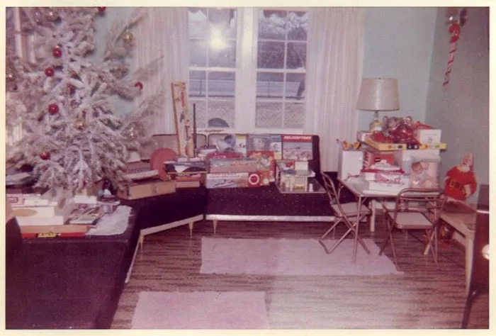 50 Photos Of Christmas Home Decor In The 1950s And 1960s Show How Much Things Have Changed