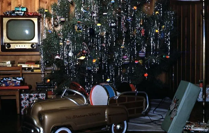 50 Photos Of Christmas Home Decor In The 1950s And 1960s Show How Much Things Have Changed