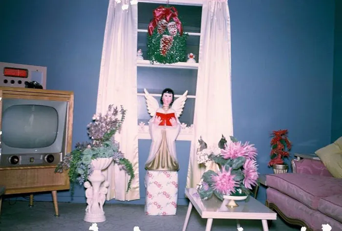 50 Photos Of Christmas Home Decor In The 1950s And 1960s Show How Much Things Have Changed