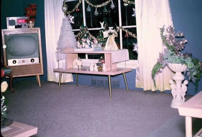 50 Photos Of Christmas Home Decor In The 1950s And 1960s Show How Much Things Have Changed