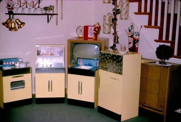 50 Photos Of Christmas Home Decor In The 1950s And 1960s Show How Much Things Have Changed