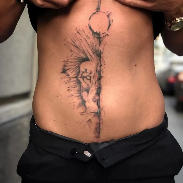 40 Tatuadores que triunfaron cubriendo cicatrices y marcas de nacimiento