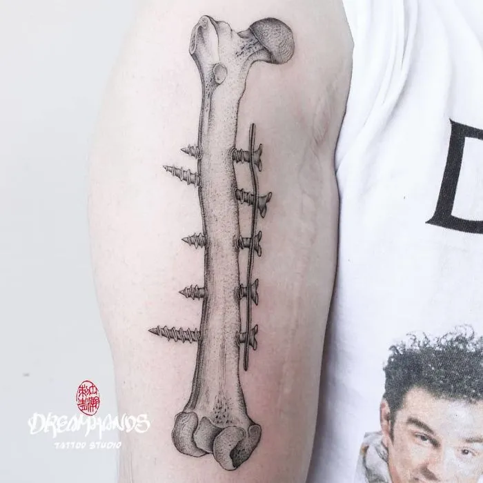 40 Tatuadores que triunfaron cubriendo cicatrices y marcas de nacimiento