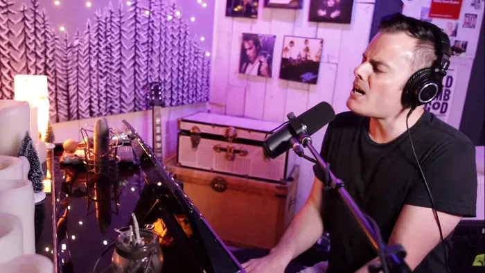 This Canadian Musician Sings Bohemian Rhapsody With Freddie Mercury’s Voice (And Soul)