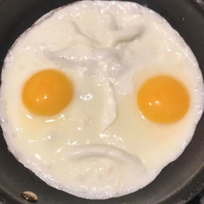 Mis huevos me miran mal
