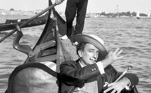 26 Rare Photos Of Celebrities Hanging Out In Venice In The 50s And 60s