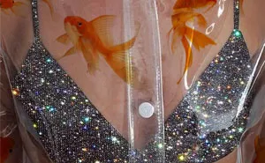 Sara Shakeel Quits Her Job As A Dentist To Start Her Career As A Glitter Artist