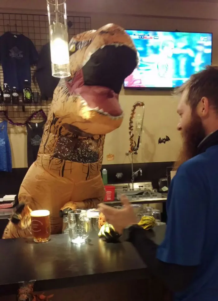 Mi novia es barman y hoy se ha puesto esto