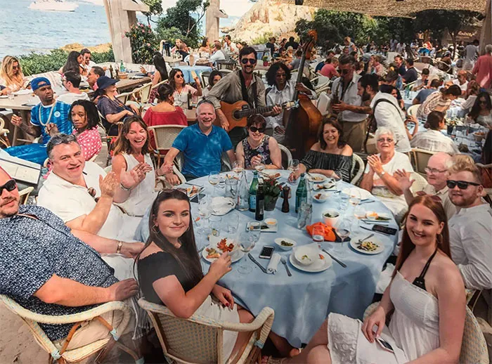 Mi familia con Wiz Khalifa haciendo photobomb