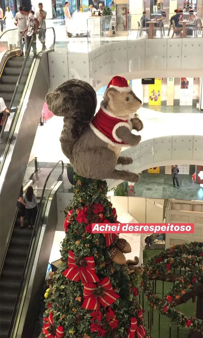 Quitaron este árbol de Navidad días después