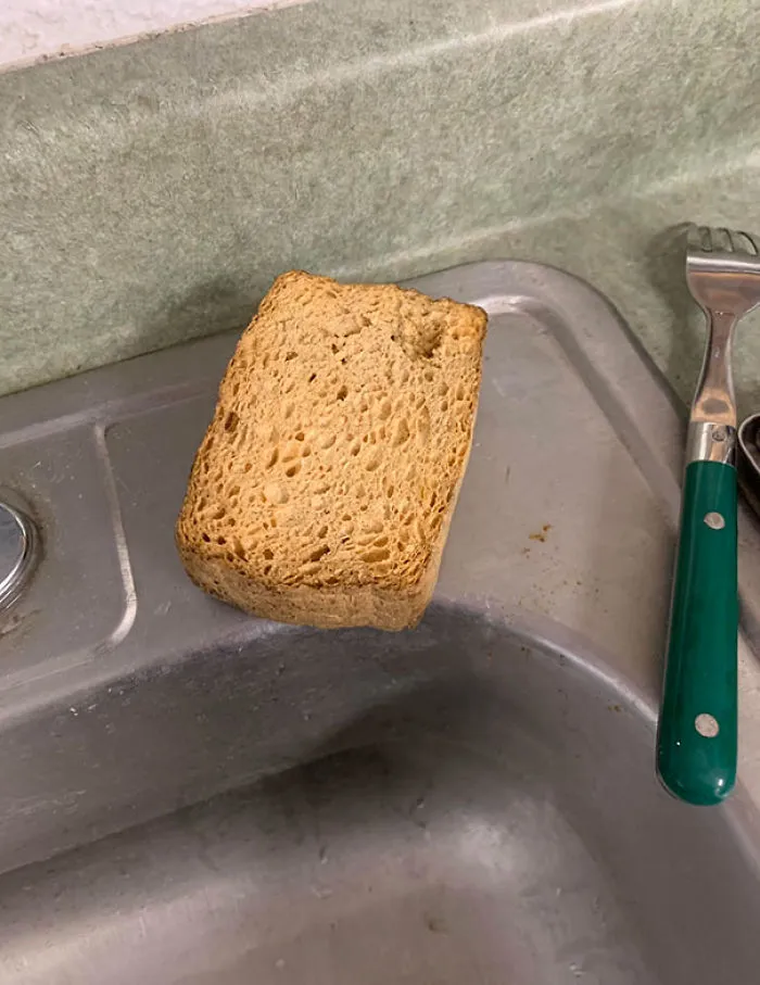 Qué sitio más raro para dejar una tostada