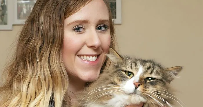 After 14 Months Owner Finds Her Missing Cat Twice The Size, Turns Out He Was Living In A Pet Food Factory