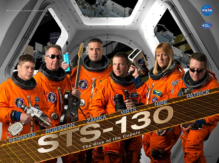 Resulta que la NASA hace posters para cada misión espacial, y son tan raros como divertidos