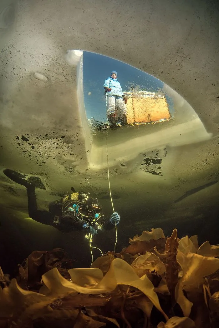 Bajo el hielo, Viktor Lyagushkin