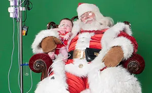 These Photographers Organize Magical Christmas Photoshoots For Children In Hospitals, As For Some It Might Be Their Last
