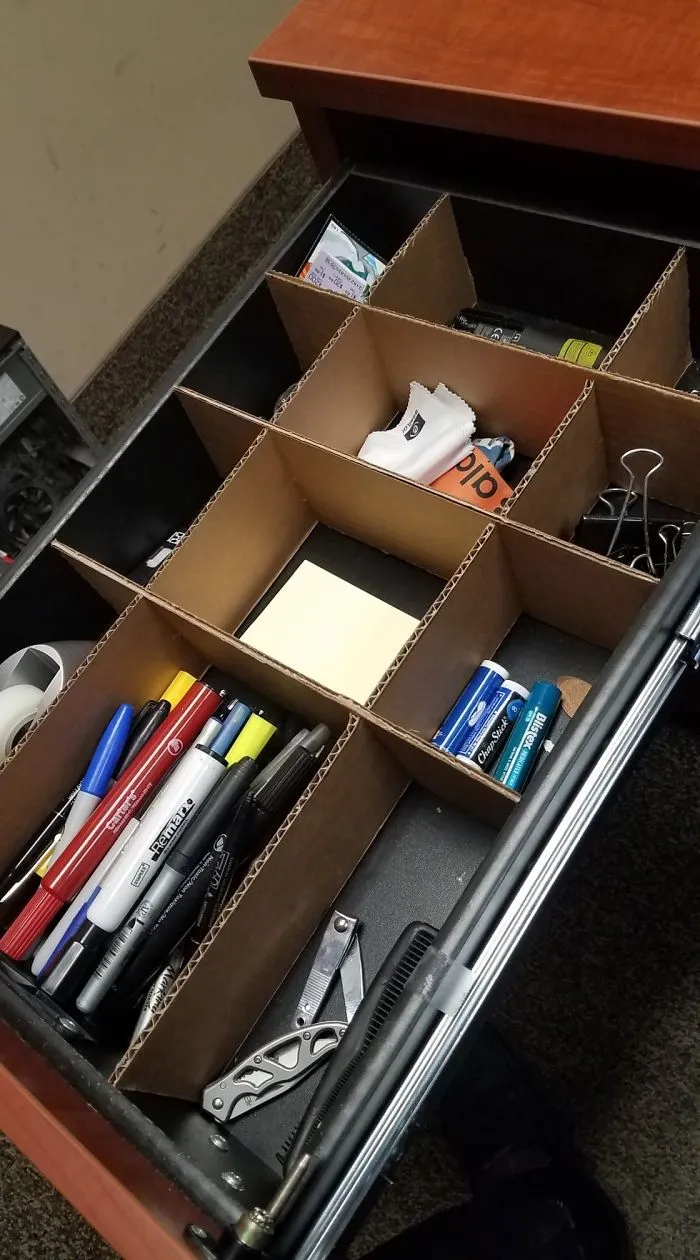 En vez de comprarme un organizador, me hice uno de cartón