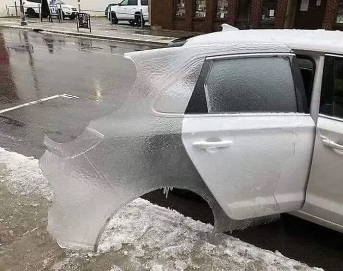 Al abrir la puerta del coche