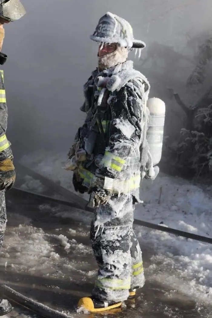 Bombero tras trabajar a -40ºC