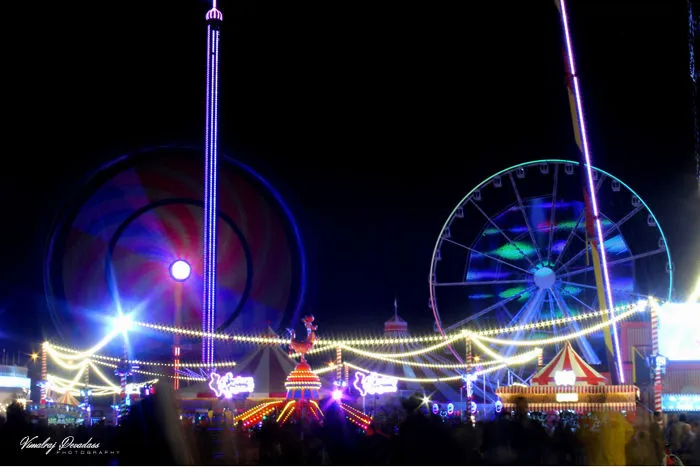 My First Long-Exposure Photos Of Carnival Rides At Global Village In Dubai, Also My First Post On "Boredpanda"