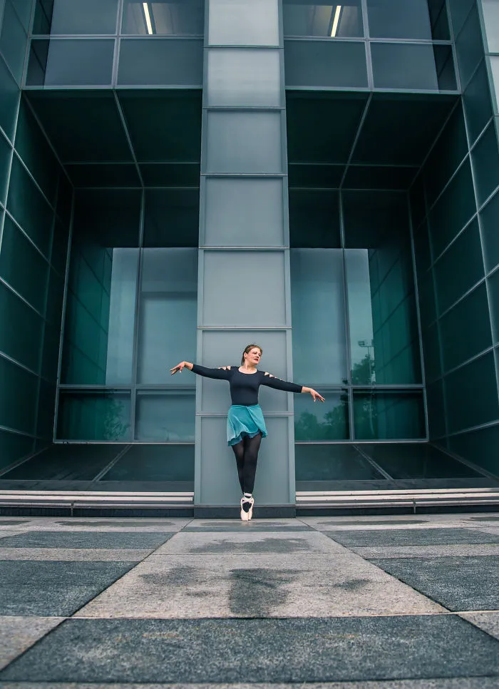 Dancer In The City – Woman Loses Half Of Her Weight And Starts To Dance Ballet.