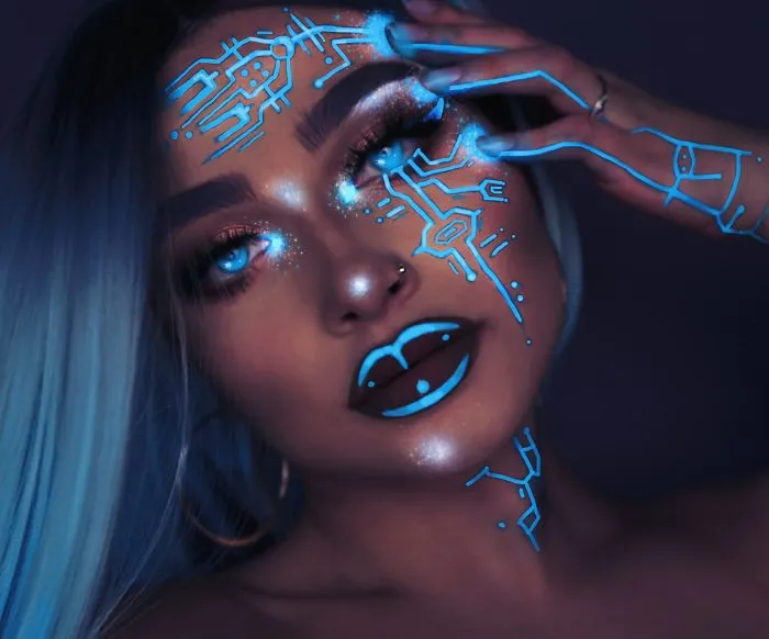 I Use Makeup, UV Paint And Light To Create Glow-In-The-Dark Looks (26 Pics)