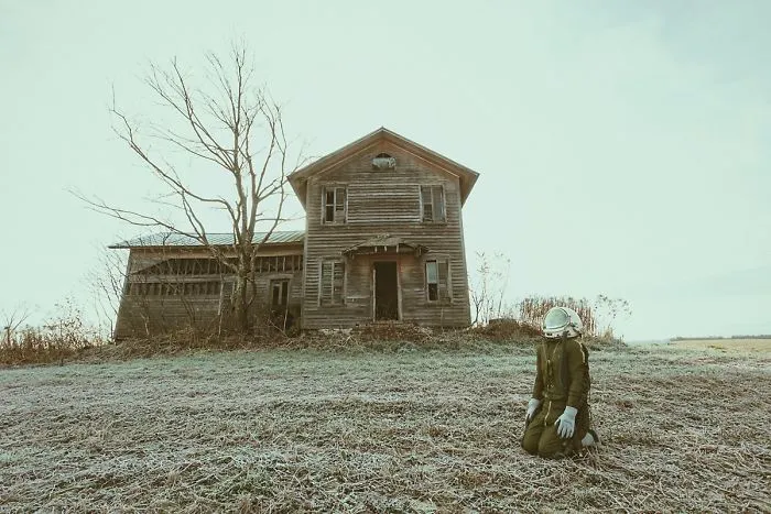I Travelled 1000 Years Into The Future To Document A Lonely Astronaut's Return To Earth