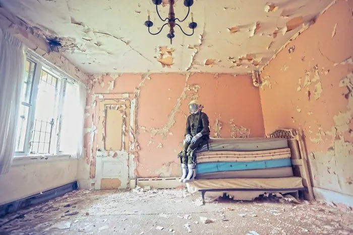 I Travelled 1000 Years Into The Future To Document A Lonely Astronaut's Return To Earth