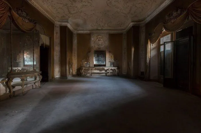 50 Photos Of Eerie Abandoned Sites That I Took While Traveling Through Italy