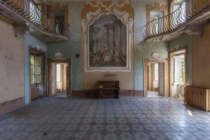 50 Photos Of Eerie Abandoned Sites That I Took While Traveling Through Italy