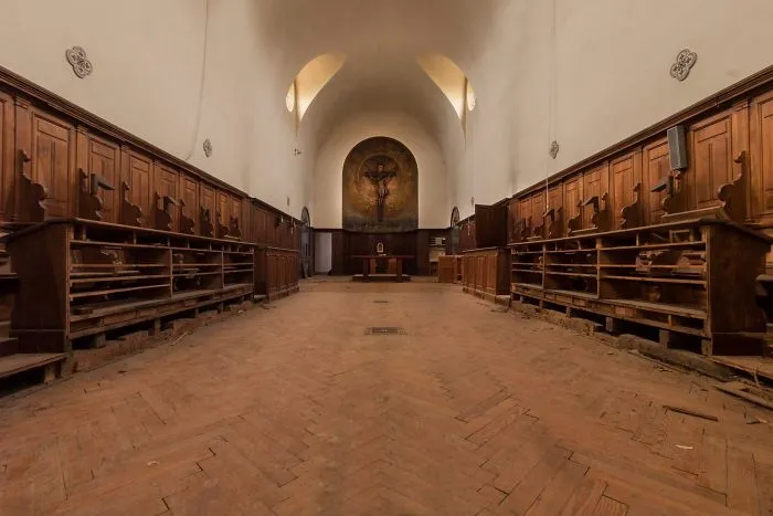 50 Photos Of Eerie Abandoned Sites That I Took While Traveling Through Italy