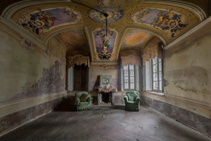 50 Photos Of Eerie Abandoned Sites That I Took While Traveling Through Italy