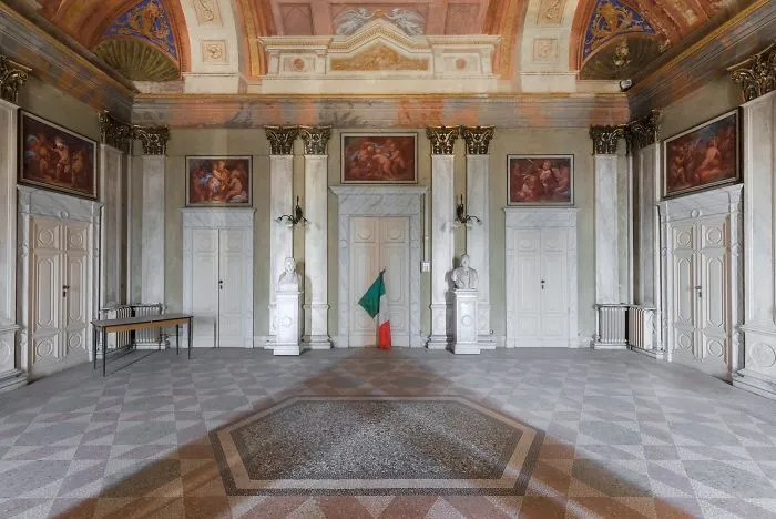 50 Photos Of Eerie Abandoned Sites That I Took While Traveling Through Italy