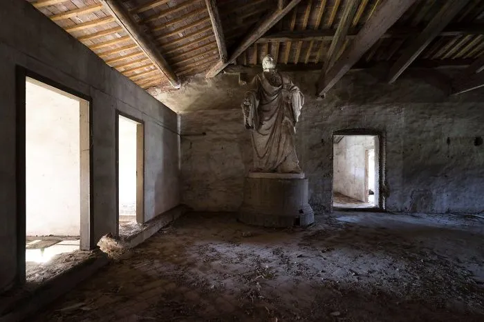 50 Photos Of Eerie Abandoned Sites That I Took While Traveling Through Italy