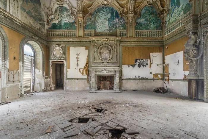 50 Photos Of Eerie Abandoned Sites That I Took While Traveling Through Italy