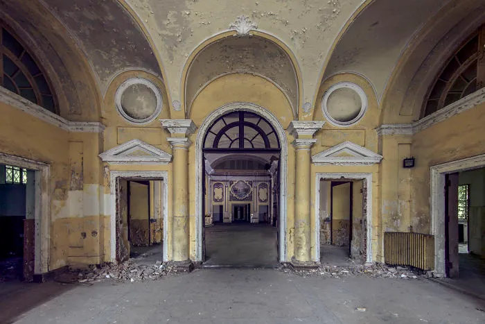 50 Photos Of Eerie Abandoned Sites That I Took While Traveling Through Italy