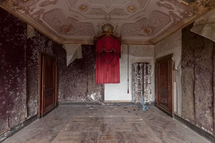 50 Photos Of Eerie Abandoned Sites That I Took While Traveling Through Italy