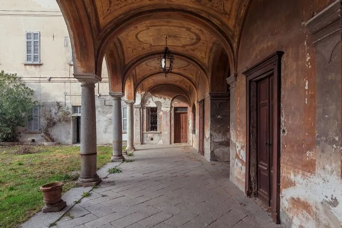 50 Photos Of Eerie Abandoned Sites That I Took While Traveling Through Italy