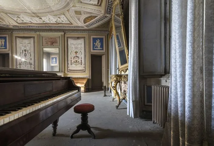 50 Photos Of Eerie Abandoned Sites That I Took While Traveling Through Italy