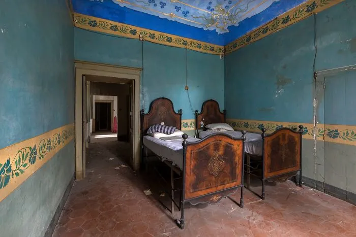 50 Photos Of Eerie Abandoned Sites That I Took While Traveling Through Italy