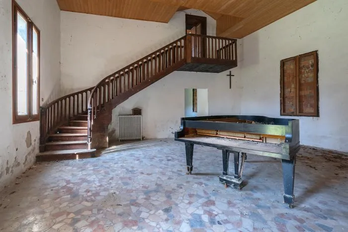50 Photos Of Eerie Abandoned Sites That I Took While Traveling Through Italy