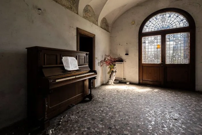 50 Photos Of Eerie Abandoned Sites That I Took While Traveling Through Italy