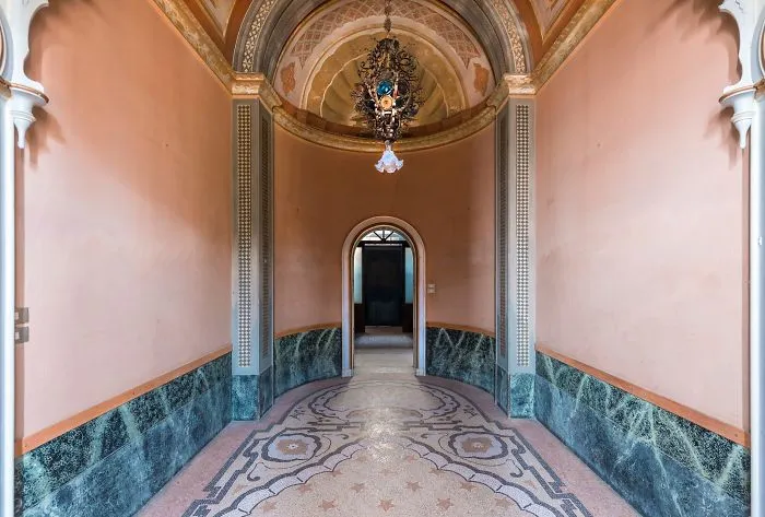 50 Photos Of Eerie Abandoned Sites That I Took While Traveling Through Italy