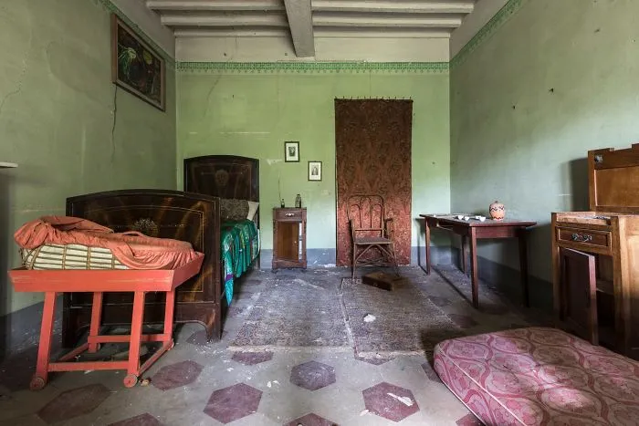 50 Photos Of Eerie Abandoned Sites That I Took While Traveling Through Italy