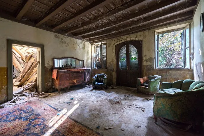 50 Photos Of Eerie Abandoned Sites That I Took While Traveling Through Italy
