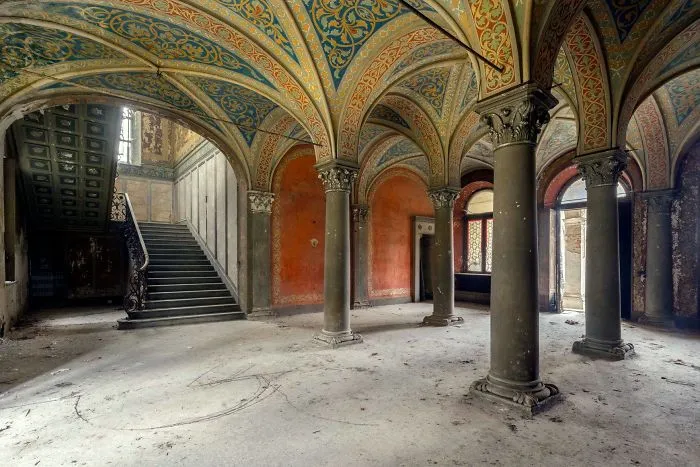 50 Photos Of Eerie Abandoned Sites That I Took While Traveling Through Italy