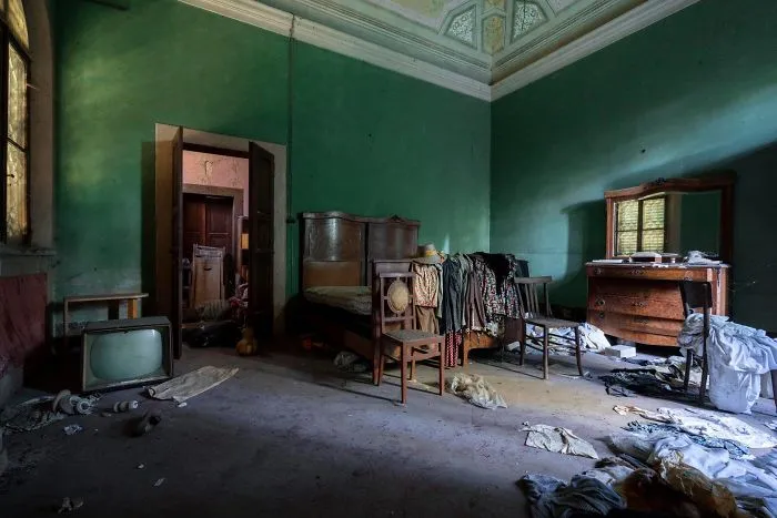 50 Photos Of Eerie Abandoned Sites That I Took While Traveling Through Italy