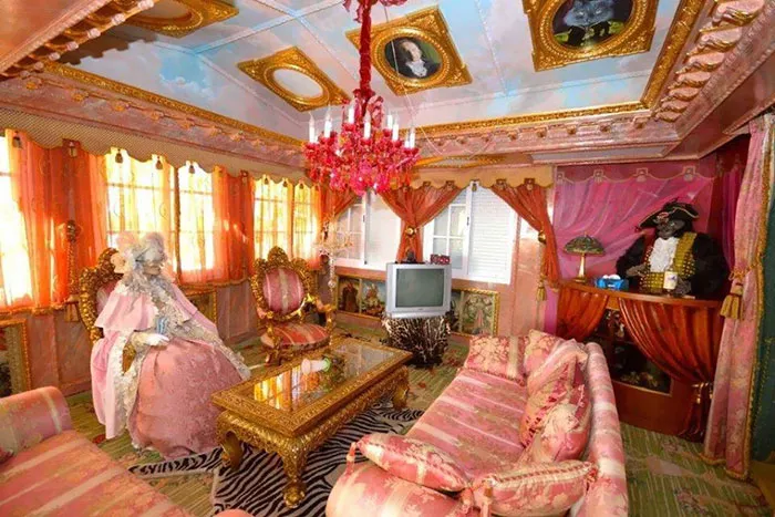 Script Idea: Marie Antoinette Travels To The 1990s And Moves In With A Monkey Pirate